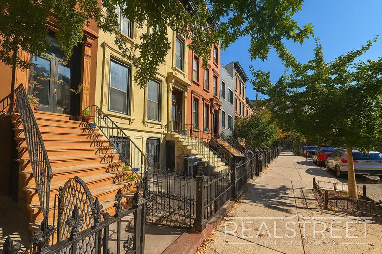 Building Photo - Charming Brownstone 2-Bed w/ Private Outdoor Space