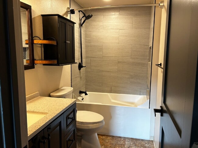 Building Photo - Charming 3-Bedroom Haven with 2 Baths & 1700 Sq Ft of Comfort in Moscow, ID!