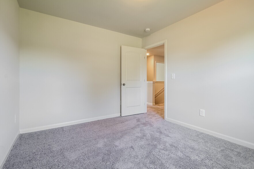 Building Photo - 681 Tacoma Trl