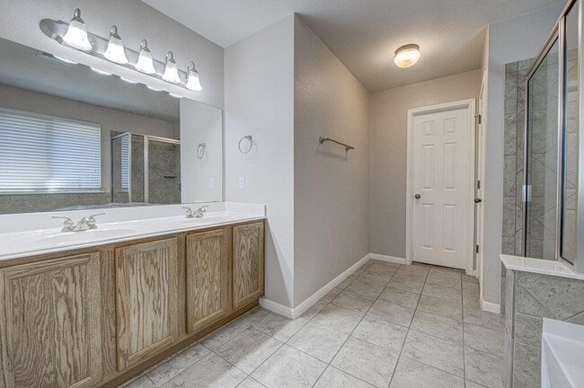 Building Photo - 2008 Creek Ledge Pl