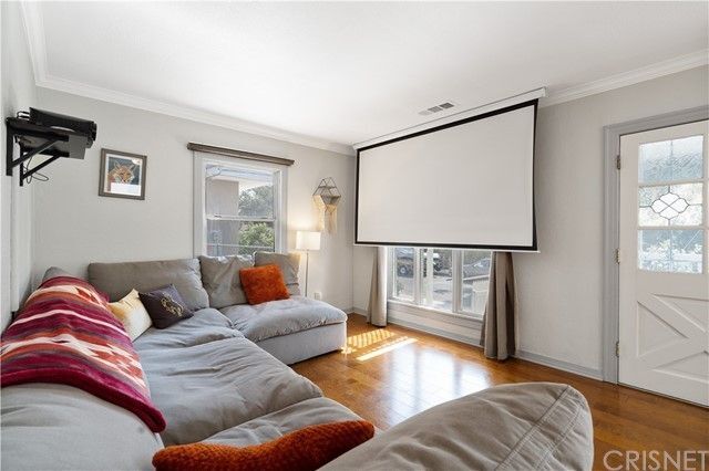 Building Photo - 10724 Nassau Ave