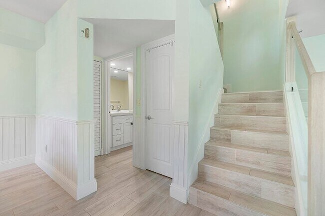 Building Photo - 123 Yacht Club Way