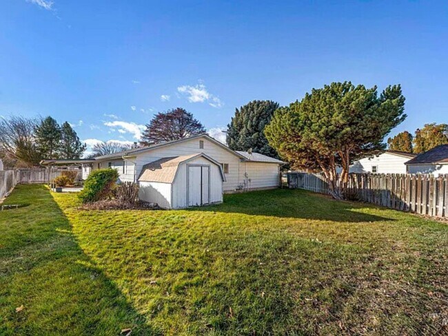 Building Photo - 80 S Heather Dr