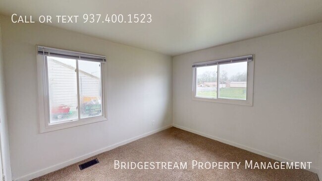 Building Photo - Nice 3 bedroom, 1 bath home with 1 car det...
