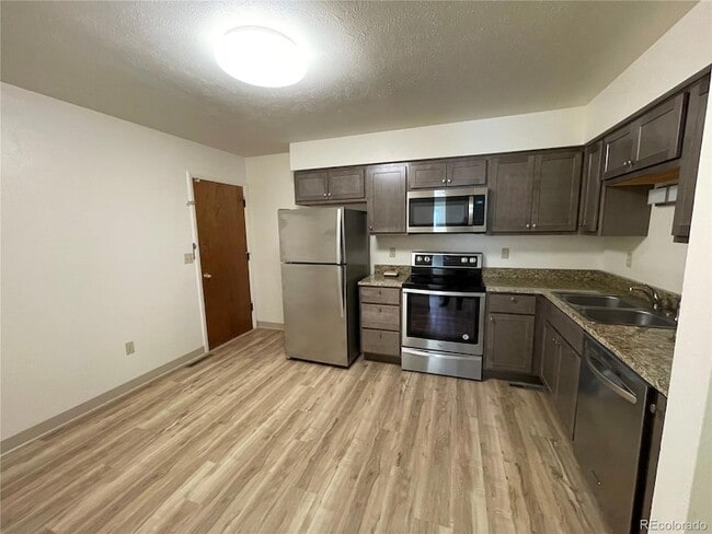 Building Photo - 4820 W 88th Pl