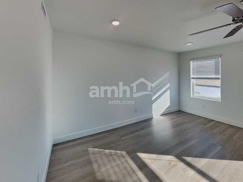 Building Photo - 13802 E 100th Dr