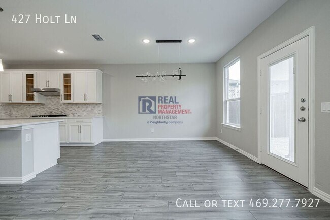 Building Photo - 427 Holt Ln