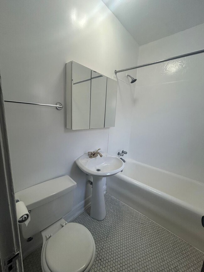 Building Photo - 4408 N Rockwell St