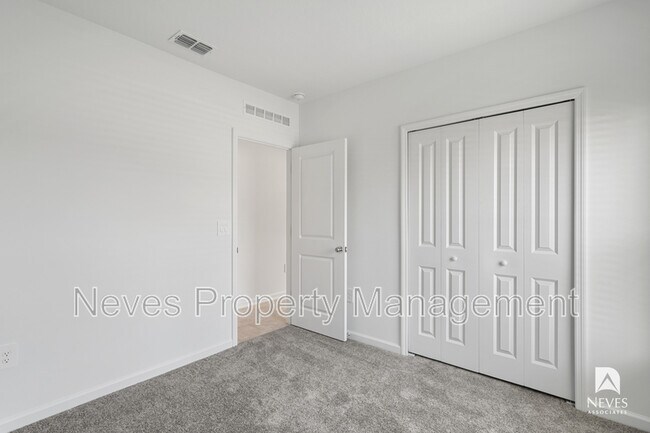 Building Photo - 4980 Worchester Dr