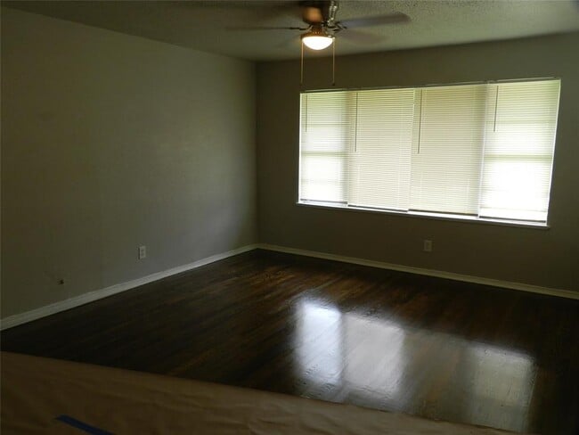 Building Photo - 6031 Ridgeway Dr