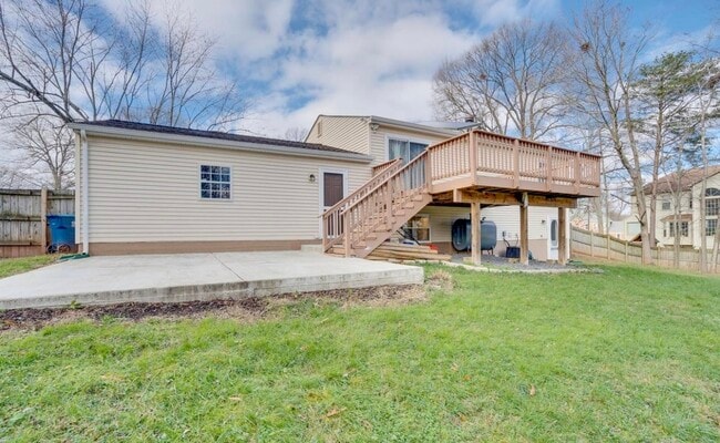 Building Photo - 2801 Reign St