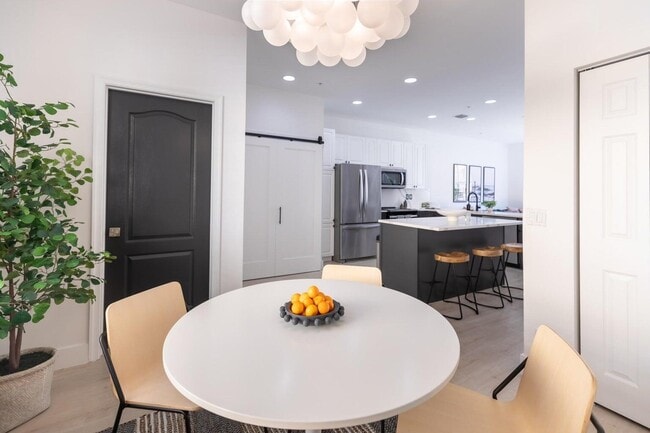 Building Photo - 72 SE 6th Ave