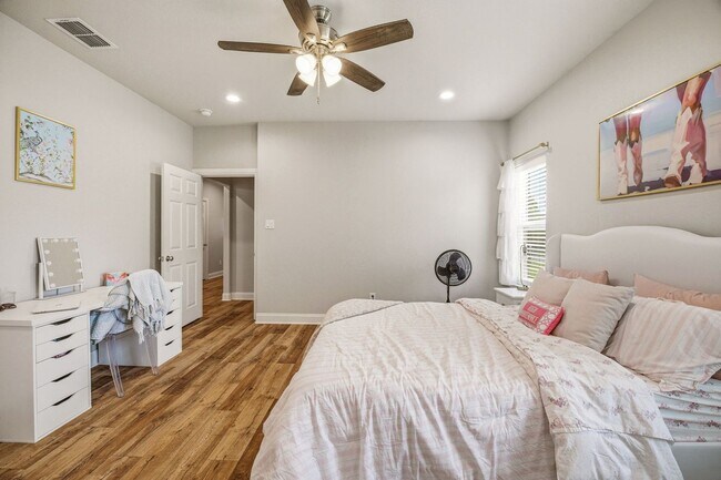 Building Photo - 191 Davis Ave