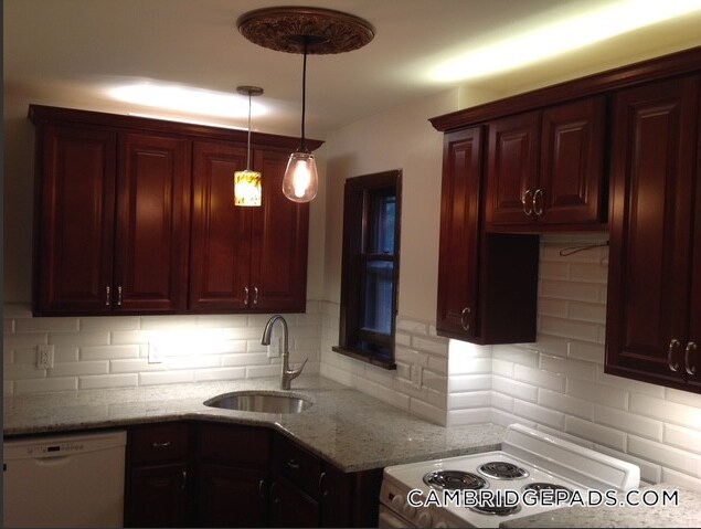 Building Photo - 26 Dover St