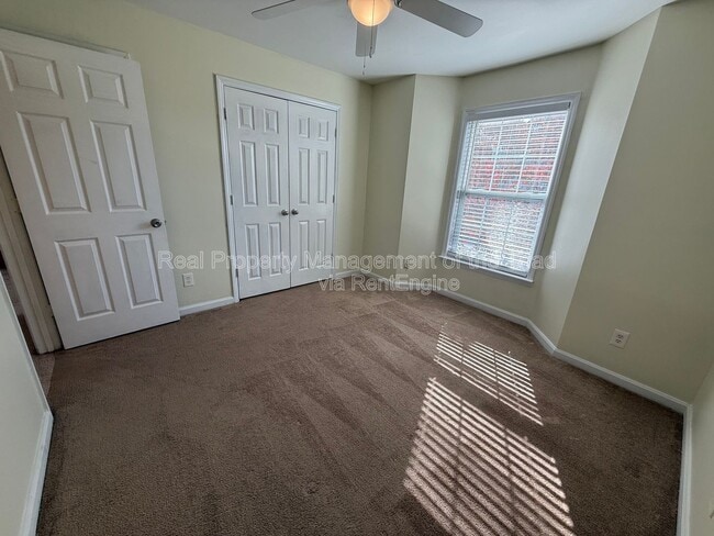 Building Photo - 5012 Lawndale Dr