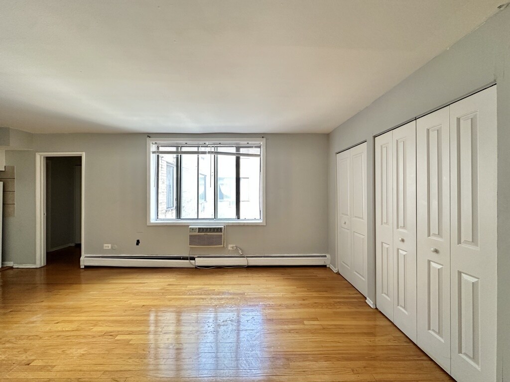 Building Photo - 1515 W Morse Ave