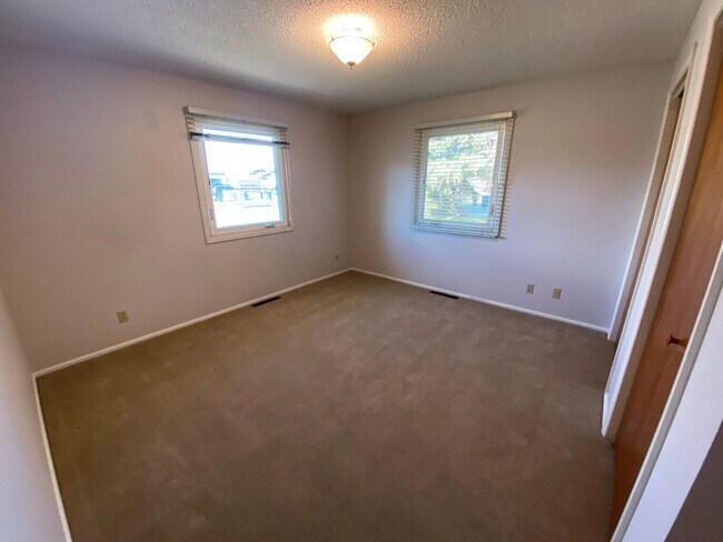 Building Photo - 117 S 19th Ave