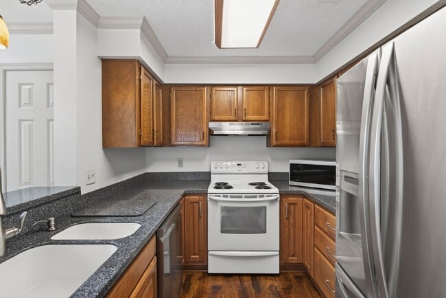 Building Photo - Yorktown Townhouse