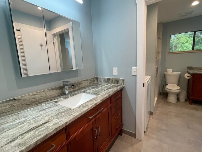 Building Photo - 300 Yacht Club Dr