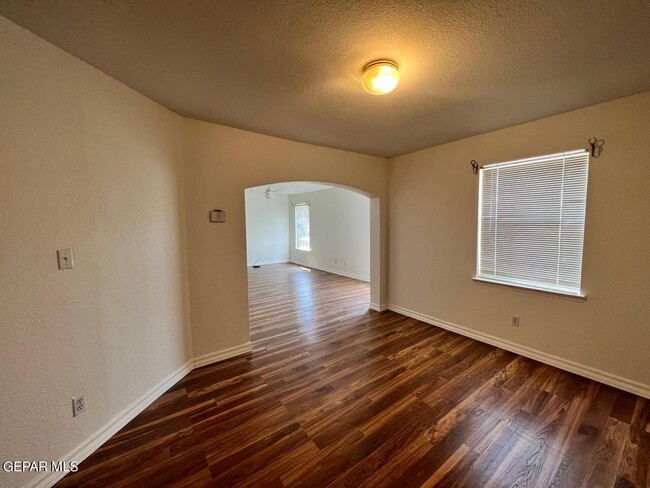 Building Photo - 7105 Tierra Roja St