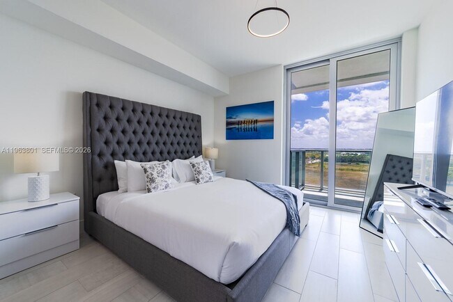 Building Photo - 2000 Metropica Wy