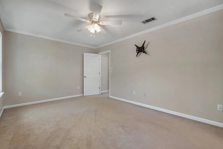 Building Photo - 550 Teal Ln