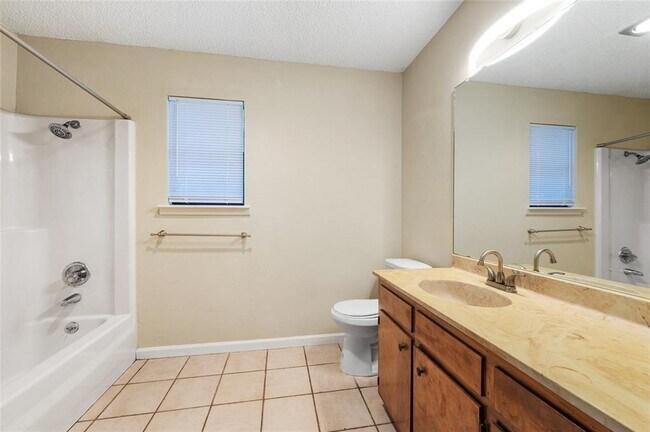 Building Photo - 8506 Mesa Dr