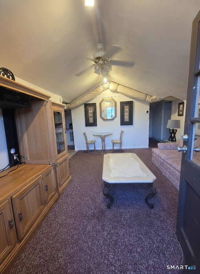 Building Photo - 466 Derby Ave