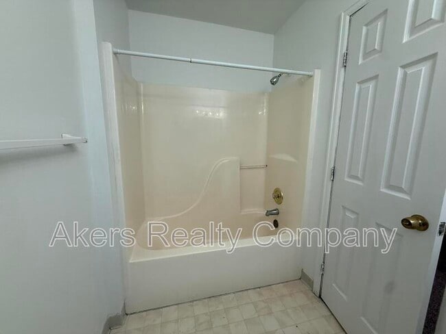 Building Photo - 1401 E 19th St