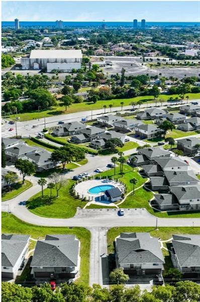 Building Photo - 900 E Tiffany Dr