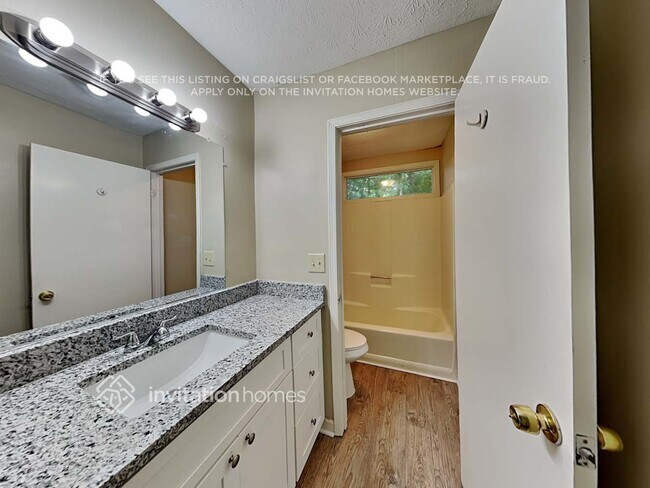 Building Photo - 5 Woodbine Point