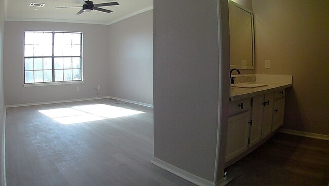 Building Photo - 3636 Greenacres Place Dr