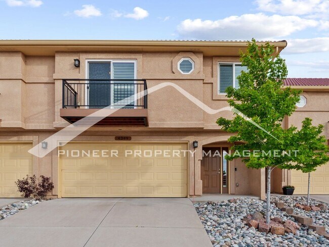 Building Photo - Stylish Townhouse 2bed / 2bath, 2 car garage and AC in Gated Community Near Powers Corridor
