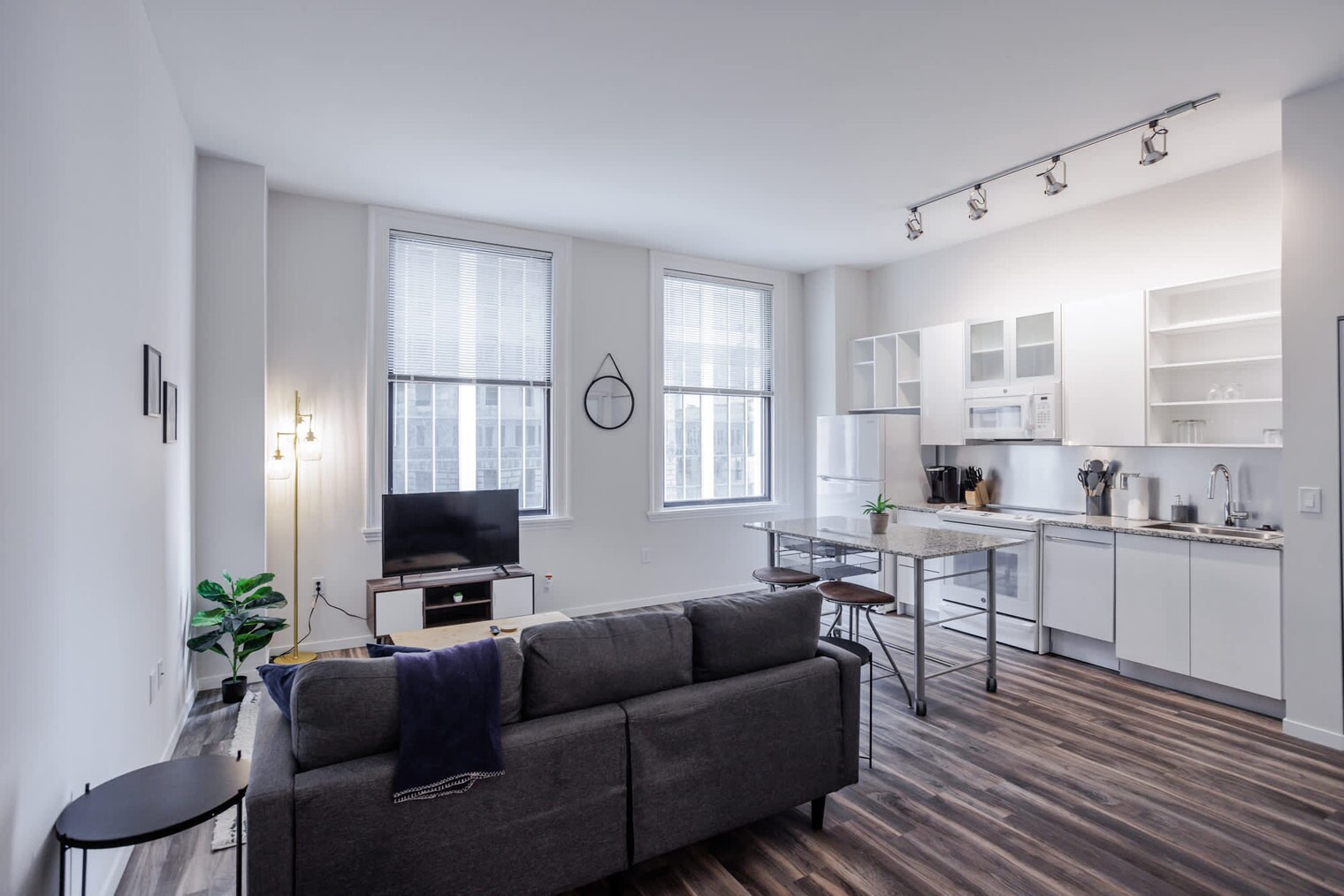 Building Photo - 9-JAN-JAN E 4th St