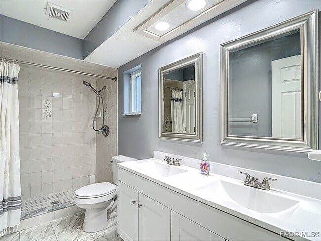 Building Photo - 884 W Massachusetts St