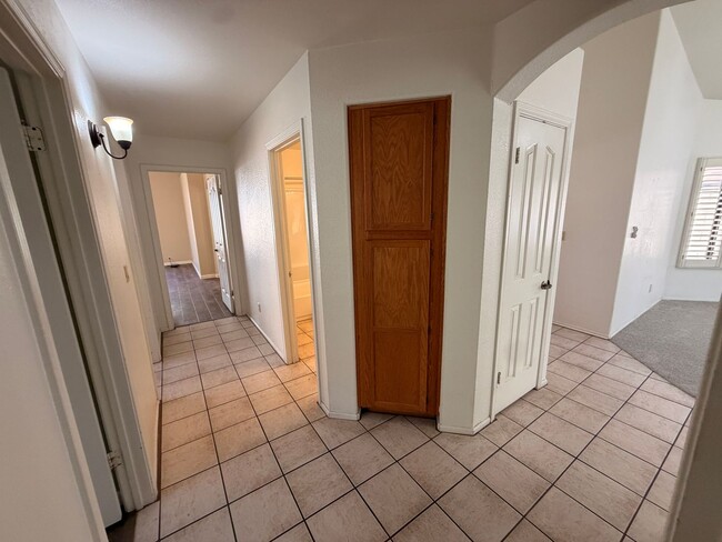 Building Photo - Warm & Charming single level 3 x 2 Home in Stonebridge Lakes!!