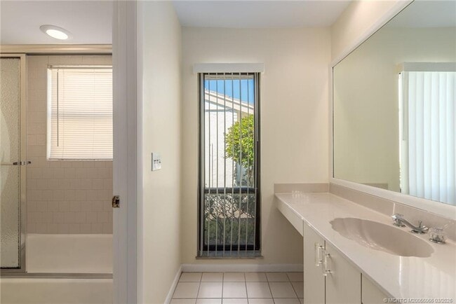 Building Photo - 2621 SW Egret Pond Cir