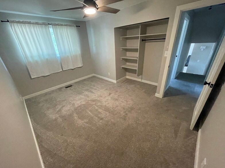 Building Photo - 640 S Sunset Dr