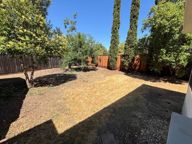 Building Photo - "Stunning Newly Remodeled 3-Bed Oasis with...