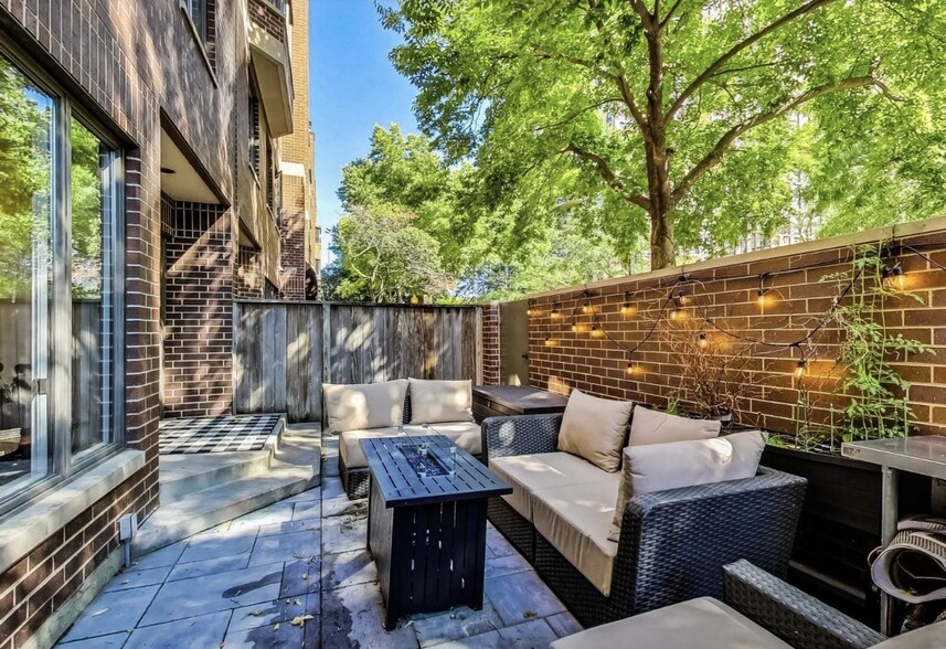 Patio entrance with ring doorbell - 150 W Eugenie St