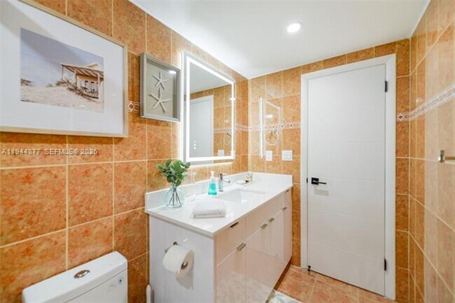 Building Photo - 1950 S Ocean Dr