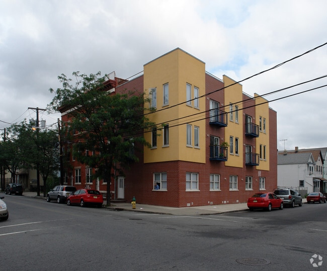 Primary Photo - 136-142 Fleming Ave