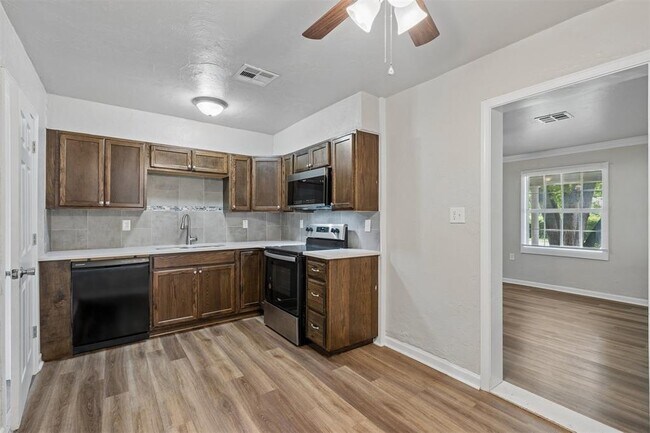 Building Photo - 510 N Marshall Dr