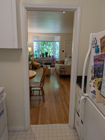 Building Photo - 636 NE 30th Ave