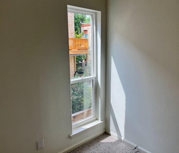 Building Photo - 3431 N Hills Dr