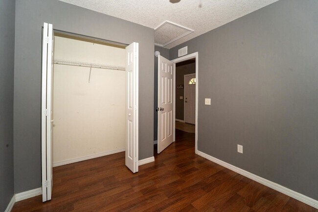 Building Photo - 841 Helen St