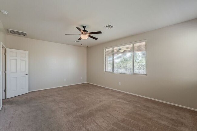 Building Photo - Modern 4 Bed Tucson Rental with Spacious K...