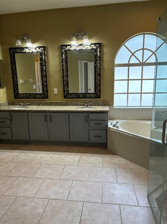 Building Photo - 2800 Baywood Ln