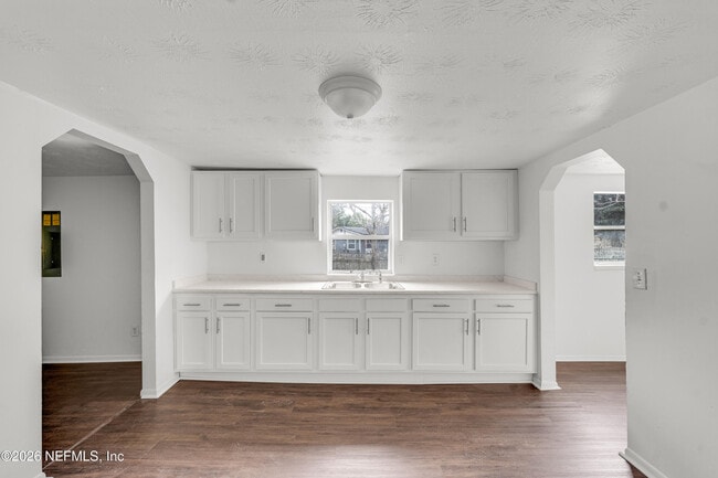 Building Photo - 3035 Lucoma Dr