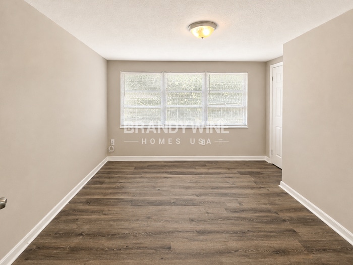 Building Photo - 7317 Oak Crest Dr